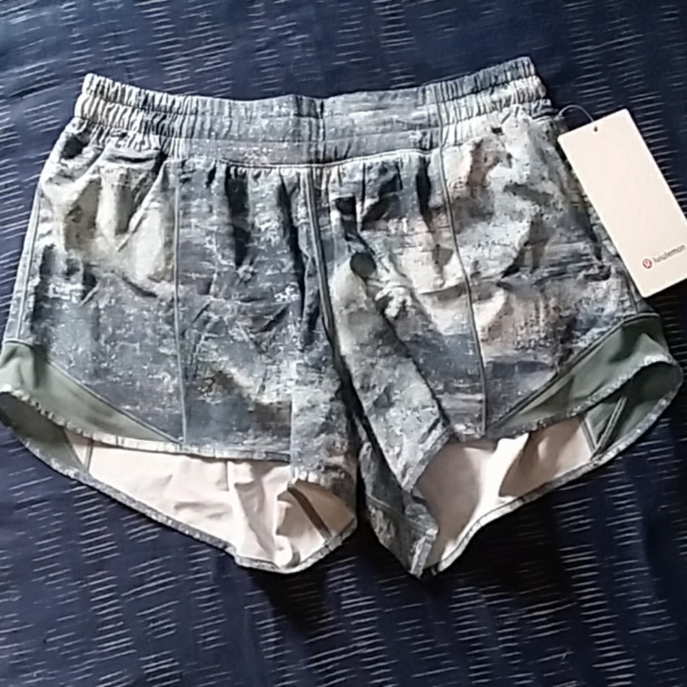 Lululemon Hotty Hot Shorts 4"